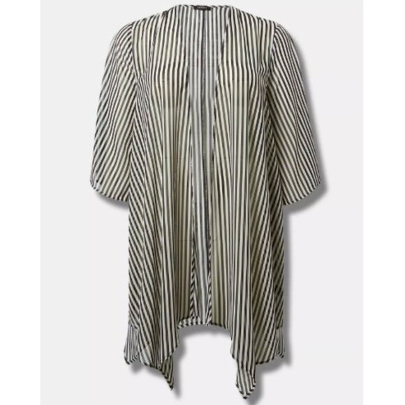 Torrid Textured Chiffon Hanky Hem Kimono, Black & White, 1x - Picture 3 of 8